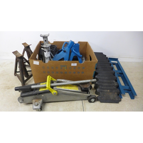 5055 - A quantity of various axle stands, ramps and a 2 ton hydraulic trolley jack