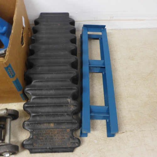 5055 - A quantity of various axle stands, ramps and a 2 ton hydraulic trolley jack