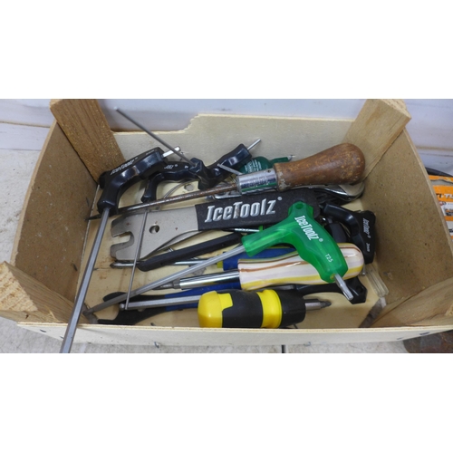 5065 - Two boxes of assorted hand tools including hammers, trowels, wood plane, screwdrivers etc. and a Bos... 