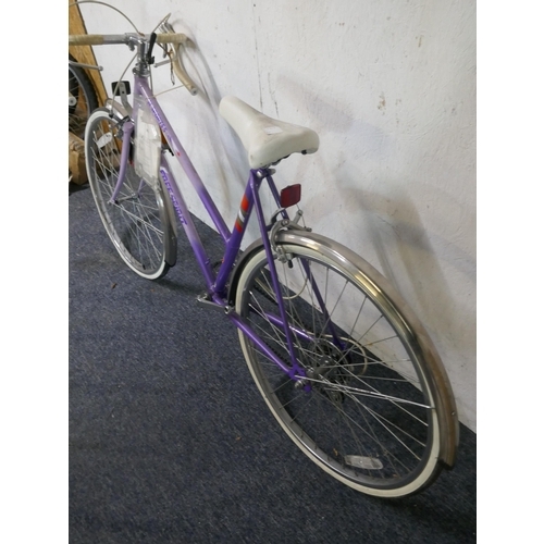 8120 - A Free Spirit FSL Sports 5, 5-speed girls road bike with mud guards and drop handle bars