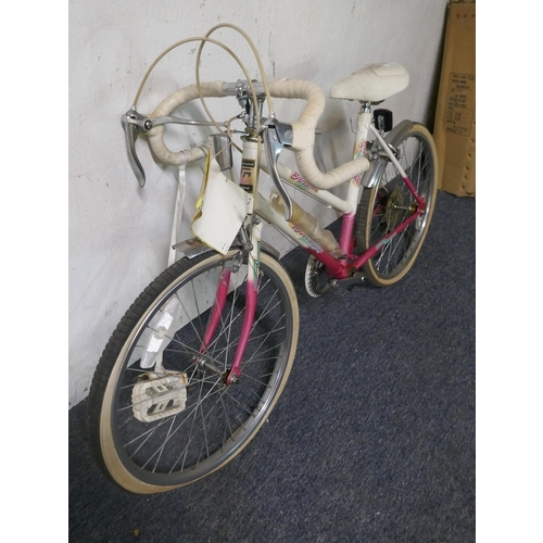 8040 - A Townsend Senorita girls bike with drop handle bars