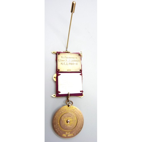 9002 - A 9ct yellow gold masonic medal, Tudor Chapter No. 1792, set with an emerald and two rubies, with va... 