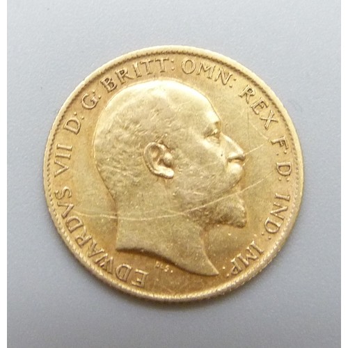 9010 - An Edward VII gold half sovereign, 4g