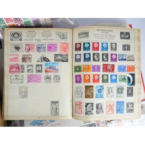 9037 - A large collection of 19th and 20th Century British and international stamps, loose and in albums