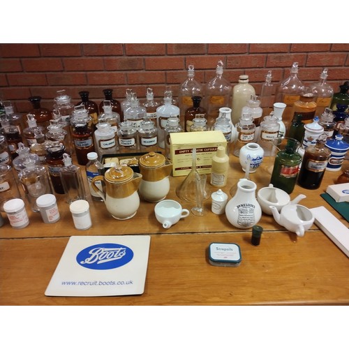 9039 - Early 20th century collection of pharmaceutical jars and vials, together with pill making and suppos... 