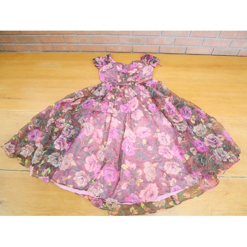 9067 - A vintage pre-1960s Harrod's dress with  floral pattern