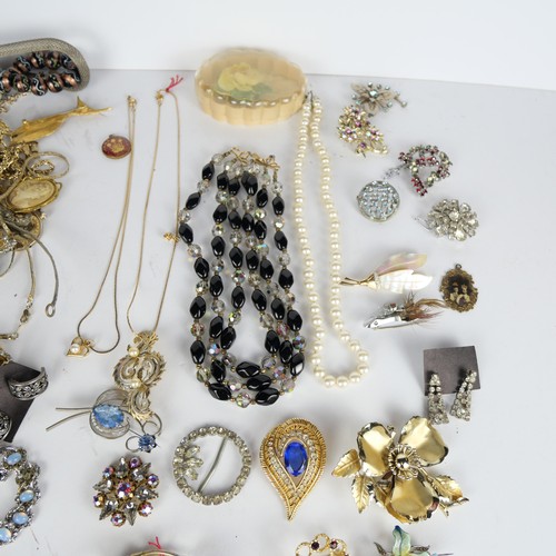 9074 - A large collection of costume jewellery