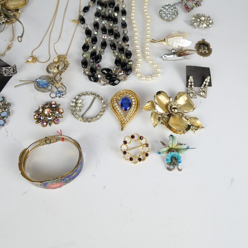 9074 - A large collection of costume jewellery