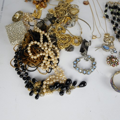 9074 - A large collection of costume jewellery