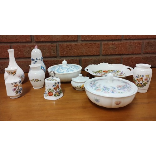 9076 - A collection of Aynsley, Elizabeth Arden and Wedgewood porcelain