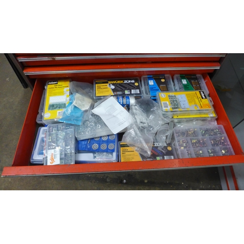 5039 - A Snap-On toolbox with a large quantity of tools including a Clarke 225pc circlip retaining spring s... 