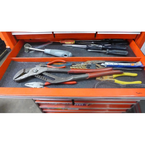 5039 - A Snap-On toolbox with a large quantity of tools including a Clarke 225pc circlip retaining spring s... 