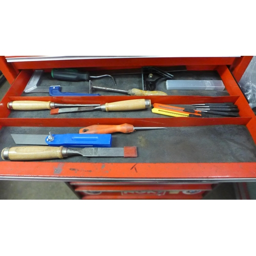 5039 - A Snap-On toolbox with a large quantity of tools including a Clarke 225pc circlip retaining spring s... 