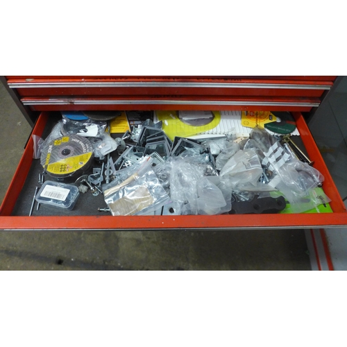 5039 - A Snap-On toolbox with a large quantity of tools including a Clarke 225pc circlip retaining spring s... 