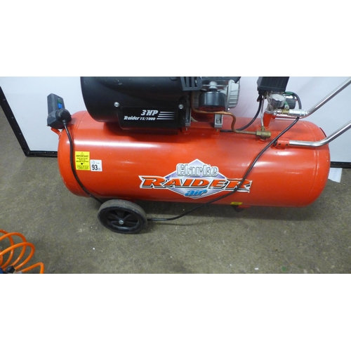 5042 - A Clarke Raider Air 15/1000 3HP compressor with a box of attachments including air hoses, inflators,... 