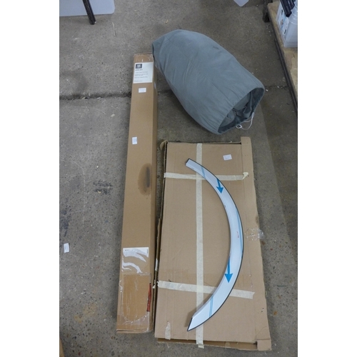 5259 - A quantity of car items including 1.35m steel roof bars, a car cover and wheel arches