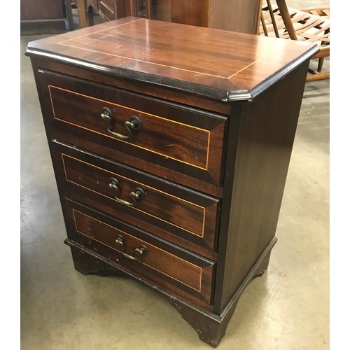 186A - A small George III style inlaid mahogany chest of drawers