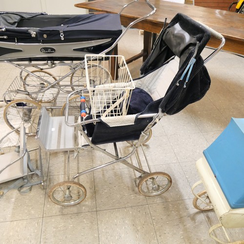 9046 - A Silver Cross perambulator including canopy and child seat, a Mothercare pushchair and basket and a... 