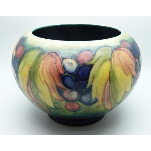 2001 - An early 20th century Moorcroft Leaf and Berries pattern planter, 11cm