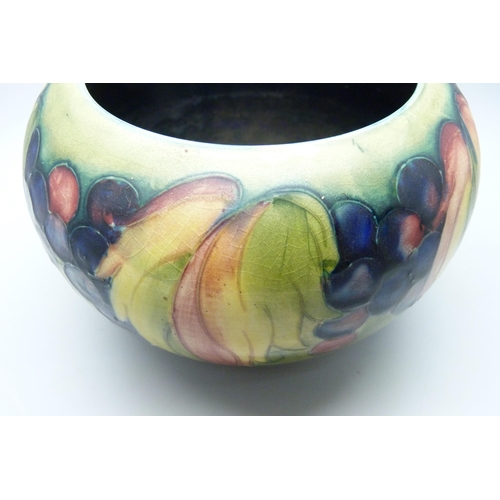 2001 - An early 20th century Moorcroft Leaf and Berries pattern planter, 11cm