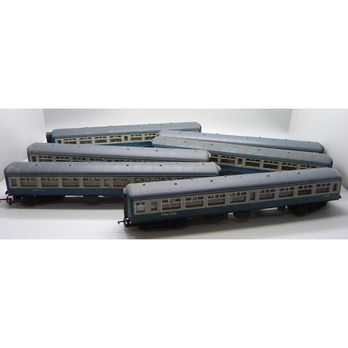 2028 - Six Hornby OO gauge Inter-City carriages