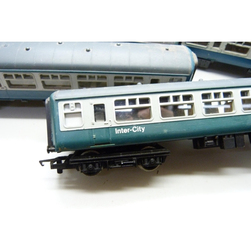 2028 - Six Hornby OO gauge Inter-City carriages