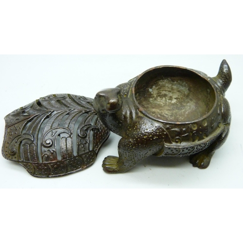 2032 - A Chinese bronze small tortoise figure with character mark to base