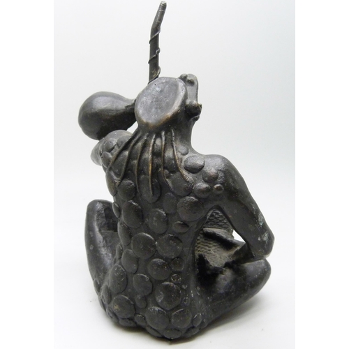 2034 - A small bronze mythical creature, 13cm