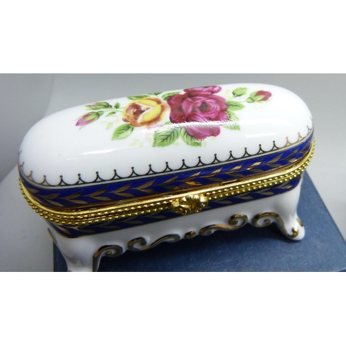 2039 - Five trinket boxes, boxed