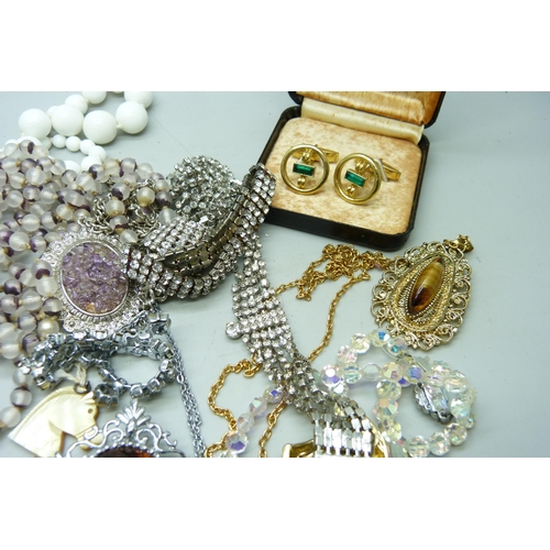 2043 - A collection of vintage jewellery and fifteen pairs of cufflinks