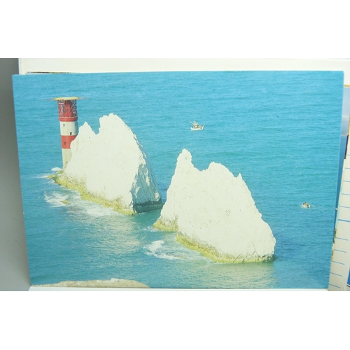 2046 - Postcards; a collection of postcards of lighthouses together with a rare Irish Lighthouse Associatio... 