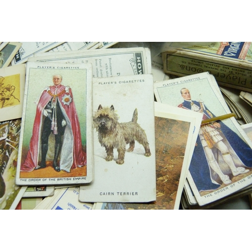 2049 - Loose cigarette cards and vintage Film Institute magazines