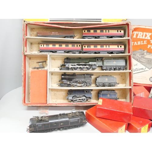 2064 - A TTR Twin Trix Rail train set, majority of coaches and wagons boxed