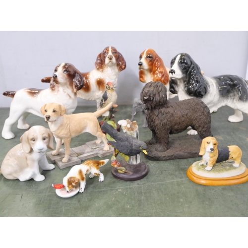 2169 - A collection of animal figures including Coopercraft dogs