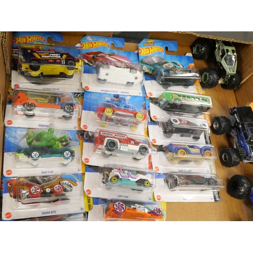 2170 - A collection of model vehicles, mainly Hot Wheels and a lorry case