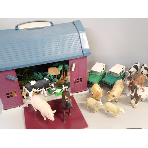 2172 - A collection of toy zoo animals and Big Barn