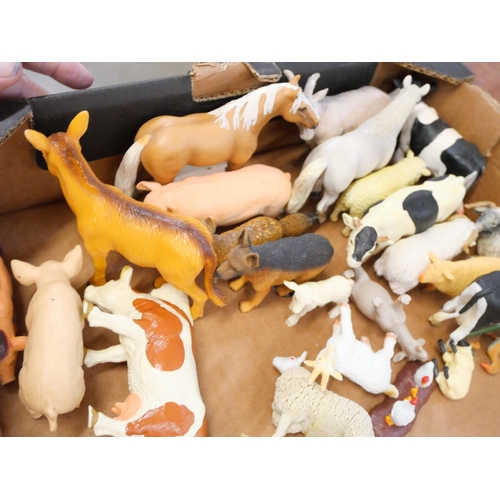 2172 - A collection of toy zoo animals and Big Barn