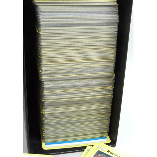 2186 - Over 600 Pokémon cards in collectors box and tin, contains a variety of holographic including rares