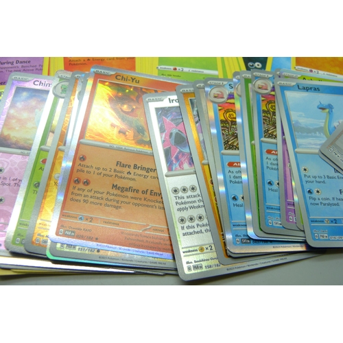 2189 - Approximately 600 Pokémon cards from multiple sets, containing some holographic