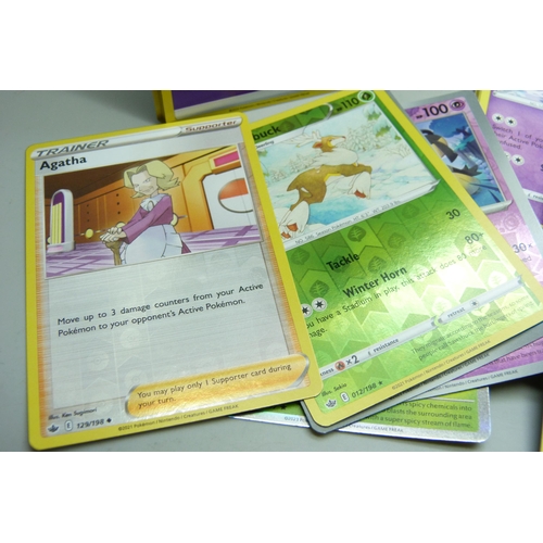 2189 - Approximately 600 Pokémon cards from multiple sets, containing some holographic