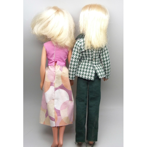 2220 - Two Sindy dolls, 033055X