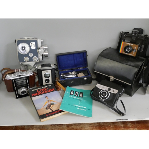 2291 - Cine camera, camera, railway track, etc **PLEASE NOTE THIS LOT IS NOT ELIGIBLE FOR IN-HOUSE POSTING ... 