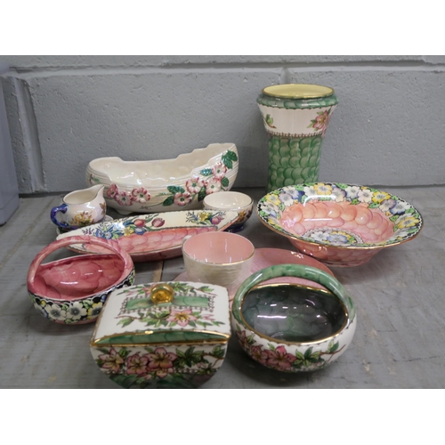 2309 - Thirteen pieces of Maling lustre ware **PLEASE NOTE THIS LOT IS NOT ELIGIBLE FOR IN-HOUSE POSTING AN... 