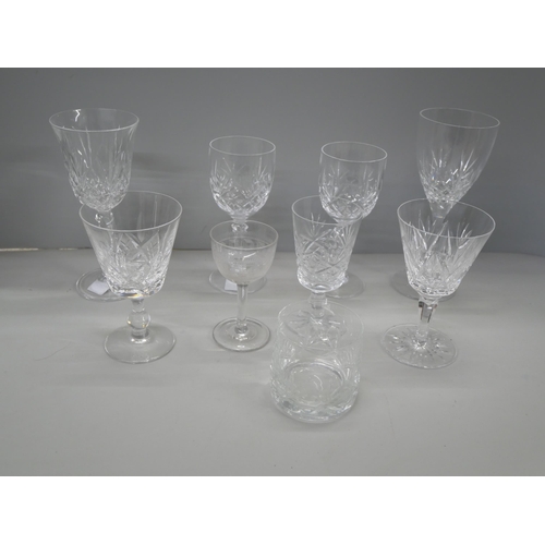 2331 - A collection of crystal and cut glass **PLEASE NOTE THIS LOT IS NOT ELIGIBLE FOR IN-HOUSE POSTING AN... 