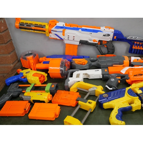 2337 - A Nerf gun and accessories **PLEASE NOTE THIS LOT IS NOT ELIGIBLE FOR IN-HOUSE POSTING AND PACKING**