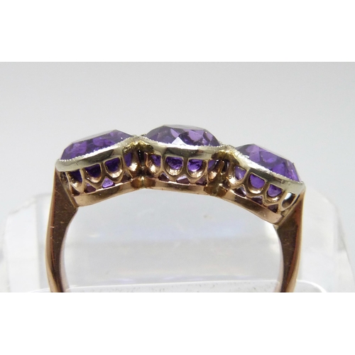 7001 - A 9ct gold ring set with three amethysts, early 20th Century Chester mark, 2.5g, size I, possibly re... 