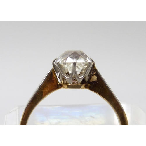 7006 - An 18ct gold and cushion shaped diamond solitaire ring, 4.9g, P, over 1 carat diamond weight, approx... 