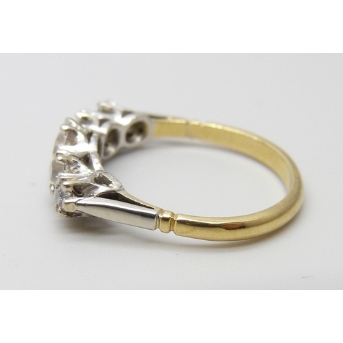 7010 - An 18ct gold five stone diamond ring, centre stone approximately 0.25 carat weight, 3.4g, M