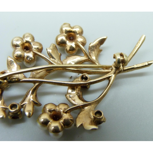 7013 - A 9ct gold, seed pearl and garnet flower spray brooch, 8.6g, 52mm