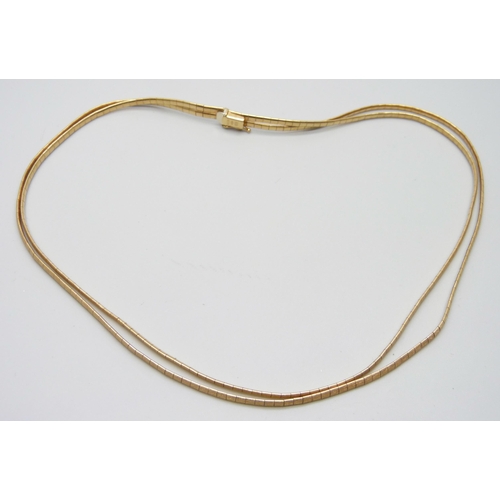 7021 - An 18ct gold necklace, 28.2g, 43cm